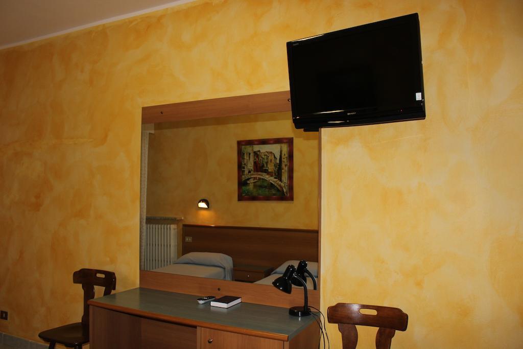 Albergo Napoleone SantʼAmbrogio di Valpolicella الغرفة الصورة