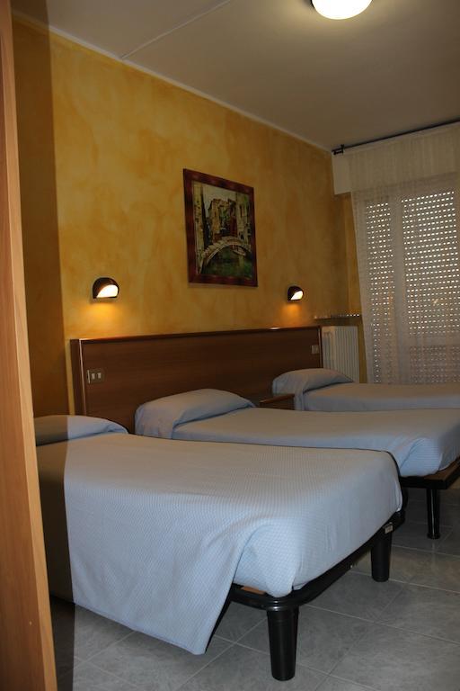 Albergo Napoleone SantʼAmbrogio di Valpolicella الغرفة الصورة