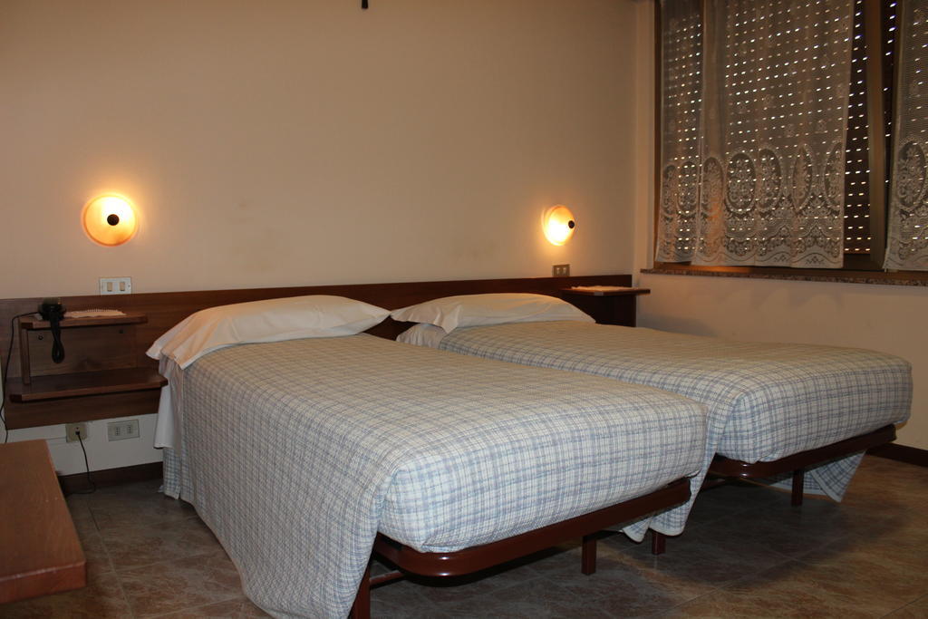 Albergo Napoleone SantʼAmbrogio di Valpolicella الغرفة الصورة